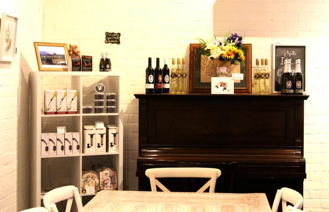 Blueberry Hill Vineyard Stay Rothbury Eksteriør billede