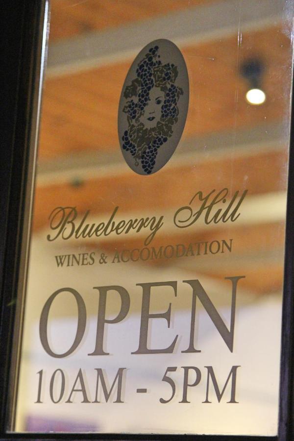 Blueberry Hill Vineyard Stay Rothbury Eksteriør billede